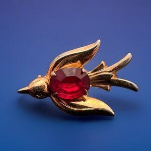 Coro Pegasus Vintage Bird Pin Ruby Red Rhinestone Jelly Belly Baby Swallow